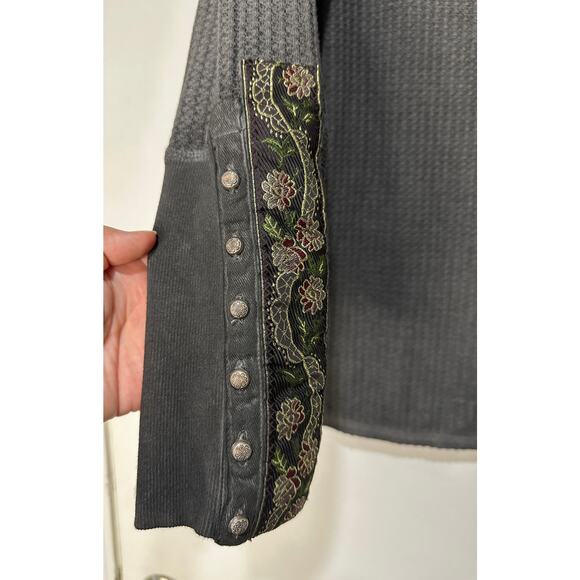 Aratta Silent Journey Boho Lace Thermal Long Sleeve Gray Top Size Small NWT - Picture 6 of 14